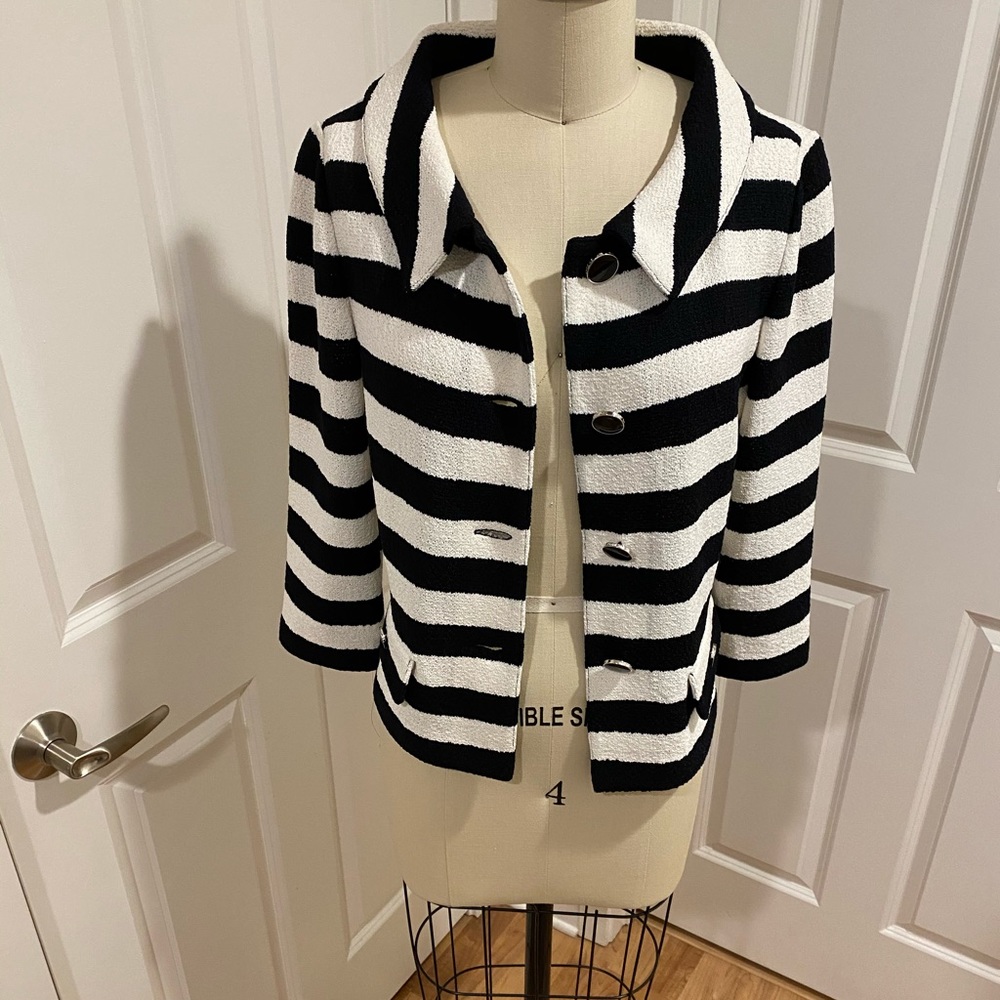 St. John Collection Knit Blazer. Size 6. Never Worn.